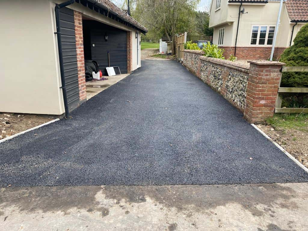 This is a newly installed tarmac driveway. All works carried out by Hawkhurst Driveways