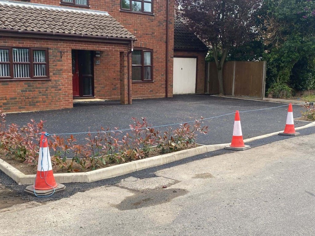 This is a newly installed tarmac driveway just installed by Hawkhurst Driveways