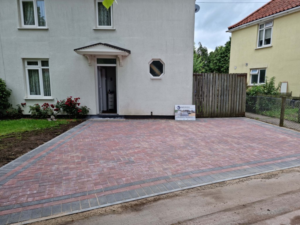 This is a newly installed block paved drive installed by Hawkhurst Driveways